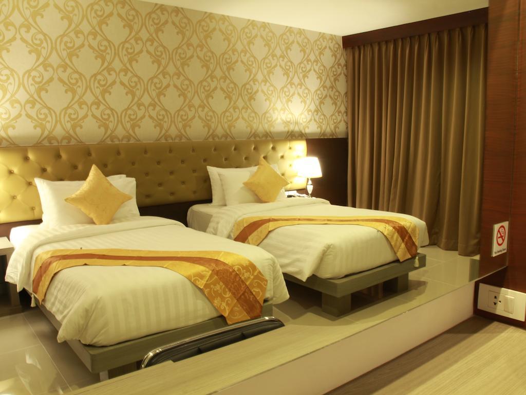 Hemingways Silk Hotel Patong Εξωτερικό φωτογραφία